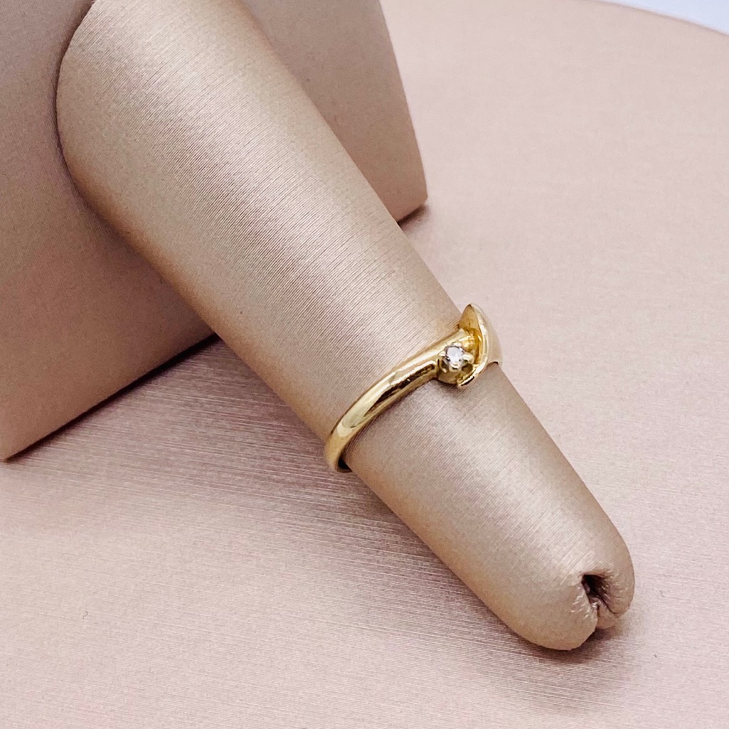 Euc 10k Yellow Gold Diamond Ring